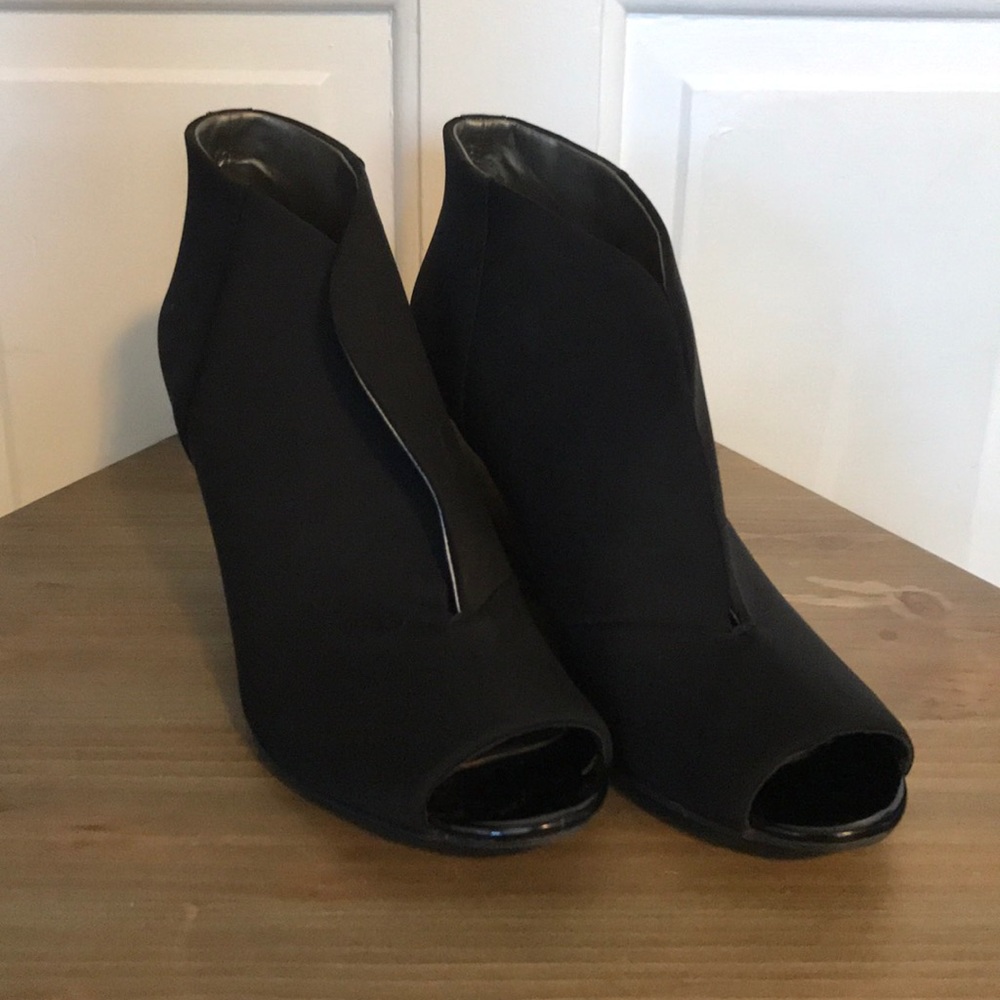 Front slit peep toe wedges
